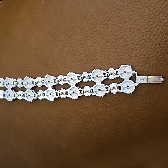 VTG KRAMER White Daisy Lucite Rhinestone Bridal Bracelet - Picture 9 of 10
